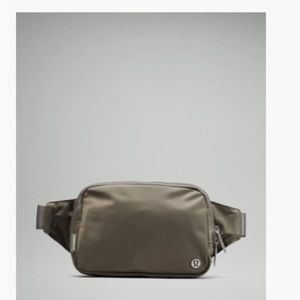 Lululemon
Everywhere Belt Bag Large GRSG